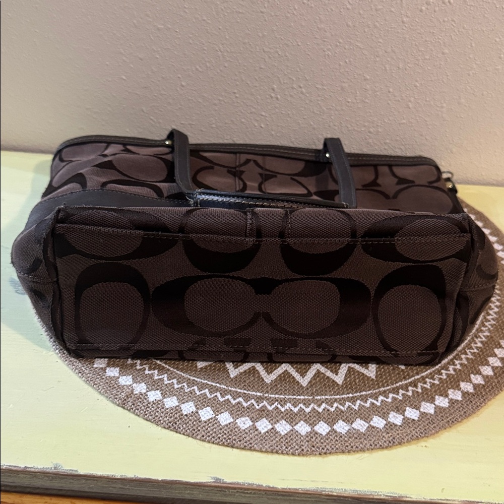 Coach Patterned Tote Bag with zipper - Picture 13 of 17